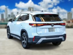 Volkswagen Tiguan SE FWD 2026 — side view