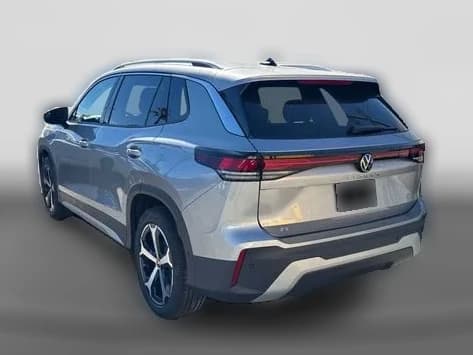 Volkswagen Tiguan SE FWD 2026 — side view