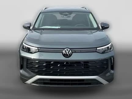 Volkswagen Tiguan SE FWD 2026 — side view