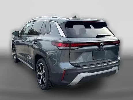Volkswagen Tiguan SE FWD 2026 — side view