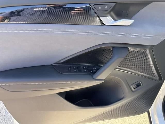 Volkswagen Tiguan SE FWD 2026 — side view