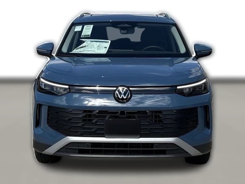 Volkswagen Tiguan SE FWD 2026 — side view