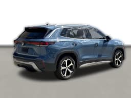 Volkswagen Tiguan SE FWD 2026 — side view