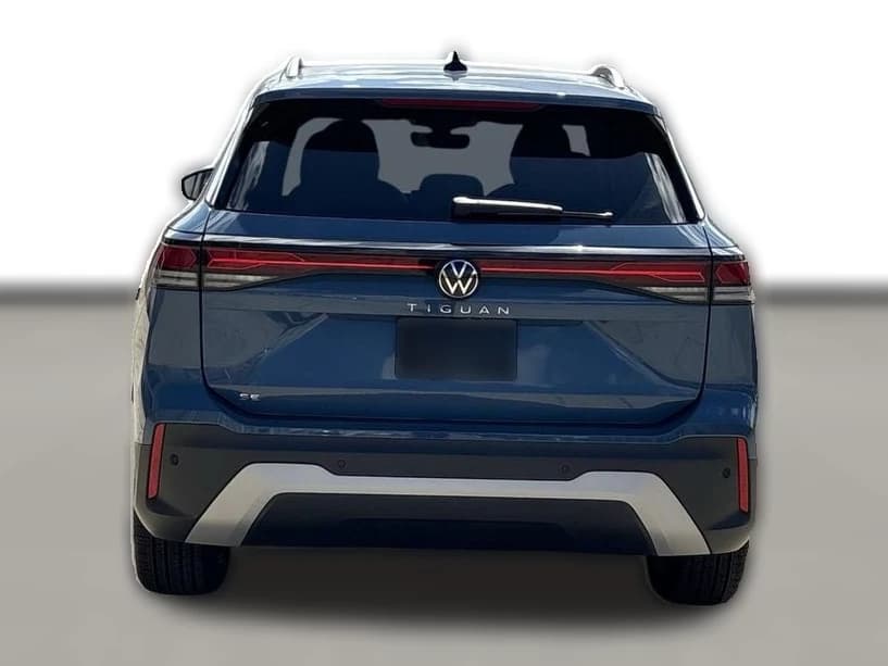 Volkswagen Tiguan SE FWD 2026 — side view