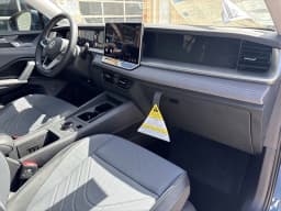 Volkswagen Tiguan SE FWD 2026 — side view