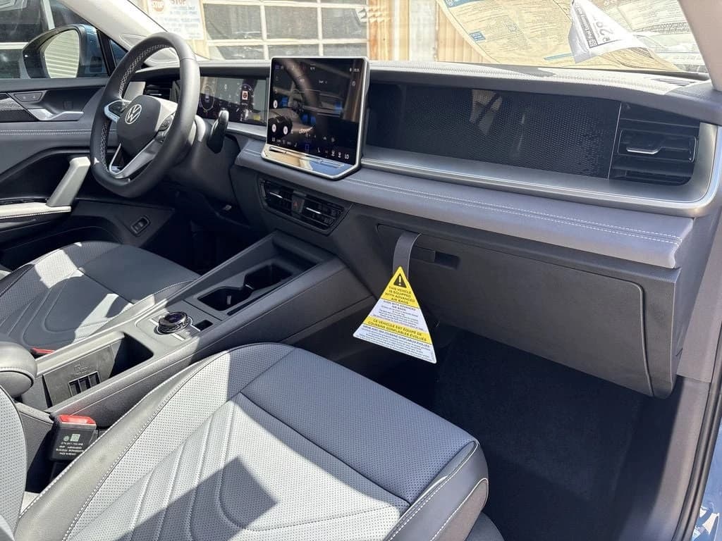Volkswagen Tiguan SE FWD 2026 — side view