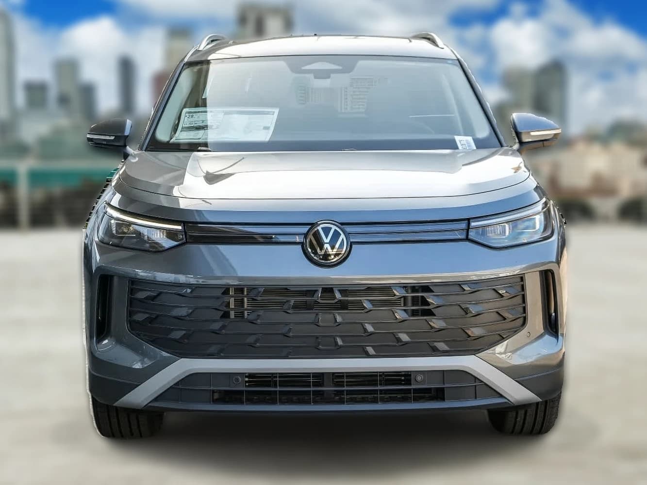 Volkswagen Tiguan SE FWD 2026 — side view