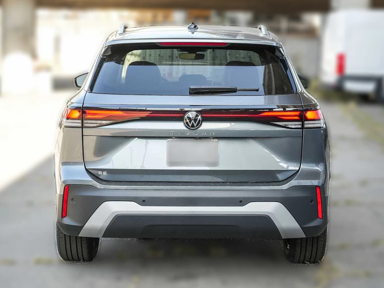 Volkswagen Tiguan SE FWD 2026 — side view