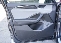 Volkswagen Tiguan SE FWD 2026 — side view