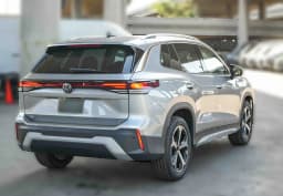 Volkswagen Tiguan SE FWD 2026 — side view