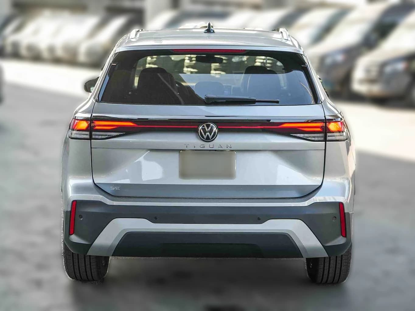 Volkswagen Tiguan SE FWD 2026 — side view