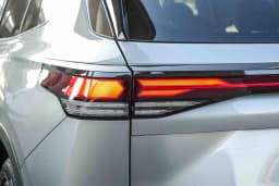 Volkswagen Tiguan SE FWD 2026 — side view