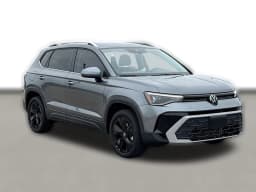 Volkswagen Taos SE FWD 2025 — side view