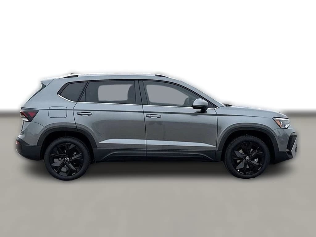 Volkswagen Taos SE FWD 2025 — side view
