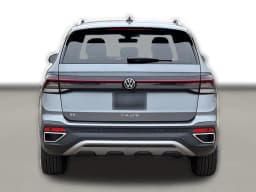 Volkswagen Taos SE FWD 2025 — side view