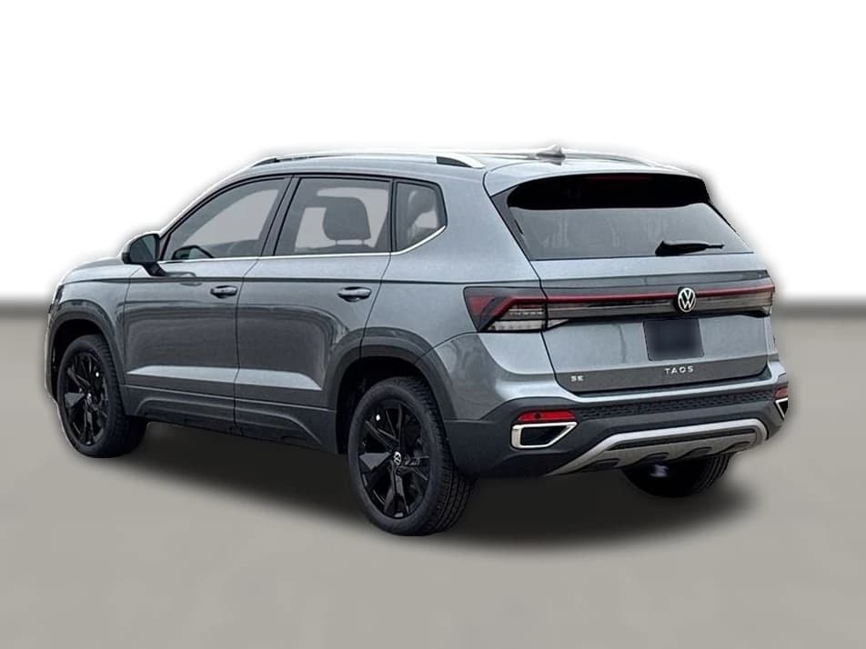 Volkswagen Taos SE FWD 2025 — side view