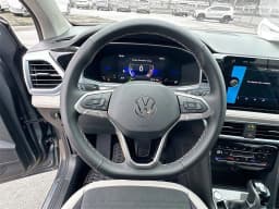 Volkswagen Taos SE FWD 2025 — side view