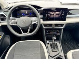 Volkswagen Taos SE FWD 2025 — side view