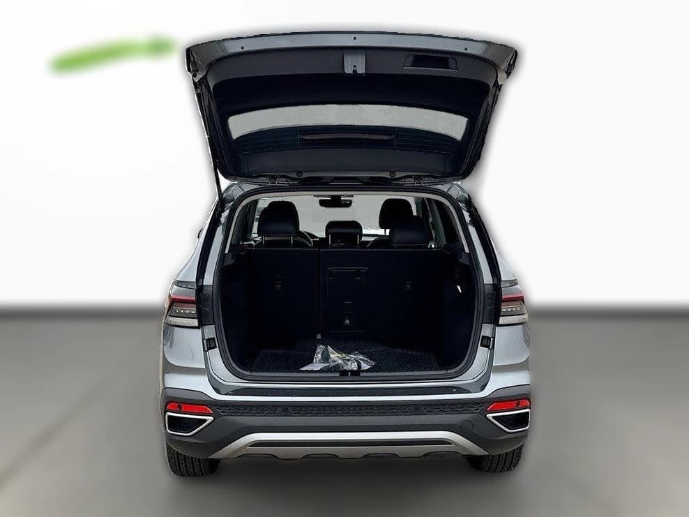 Volkswagen Taos SE FWD 2025 — side view