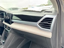 Volkswagen Taos SE FWD 2025 — side view