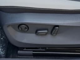 Volkswagen Taos SE FWD 2026 — side view