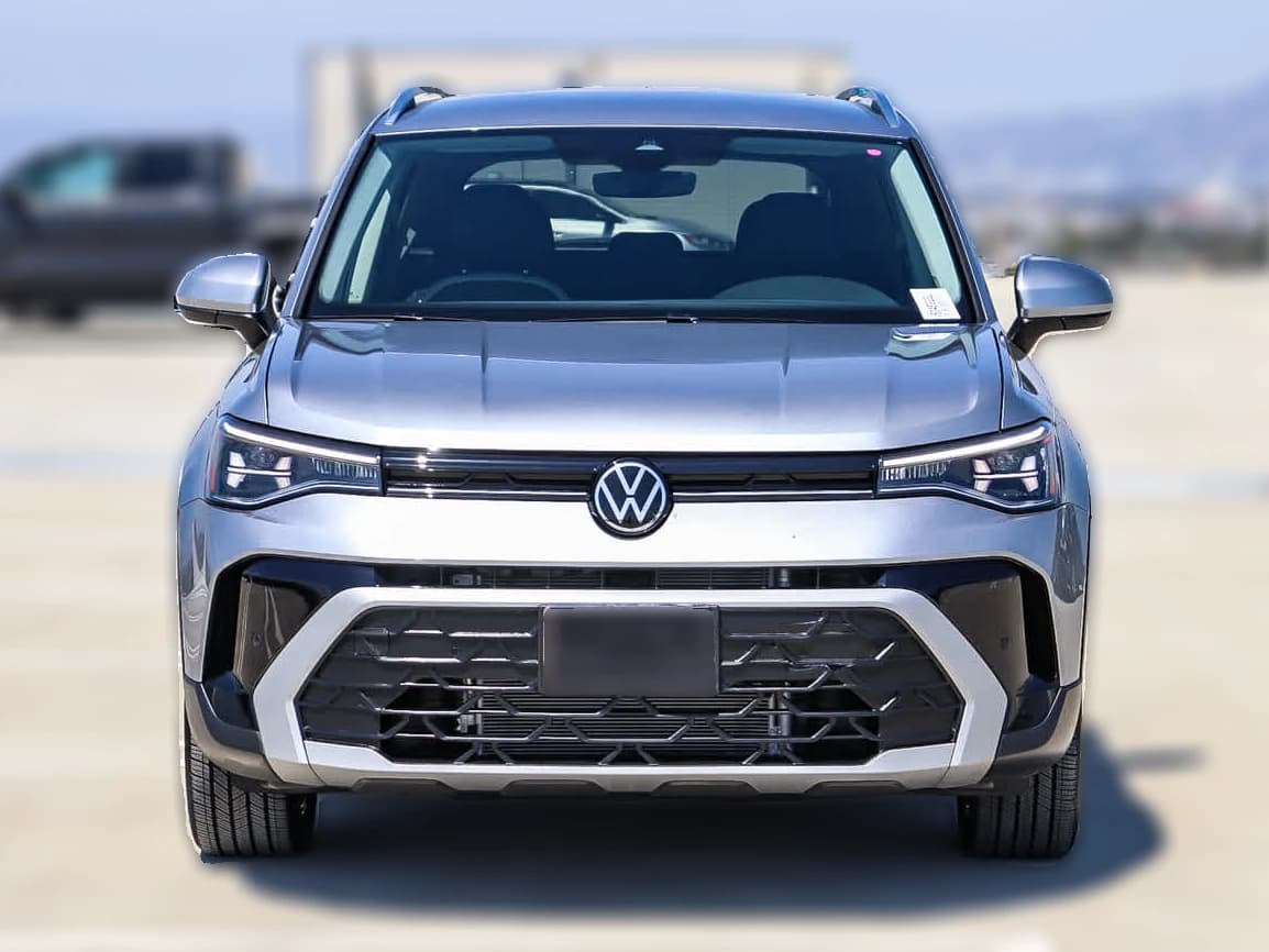 Volkswagen Taos SE FWD 2025 — side view