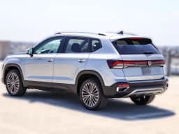 Volkswagen Taos SE FWD 2025 — side view