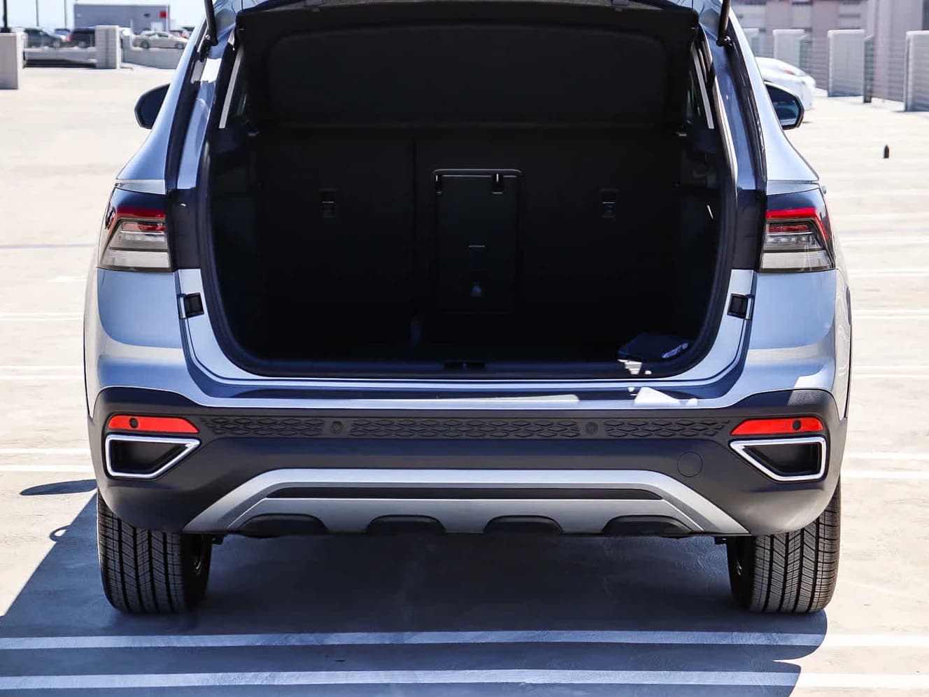 Volkswagen Taos SE FWD 2025 — side view