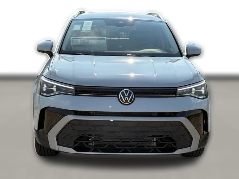 Volkswagen Taos SE FWD 2025 — side view