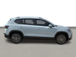 Volkswagen Taos SE FWD 2025 — side view