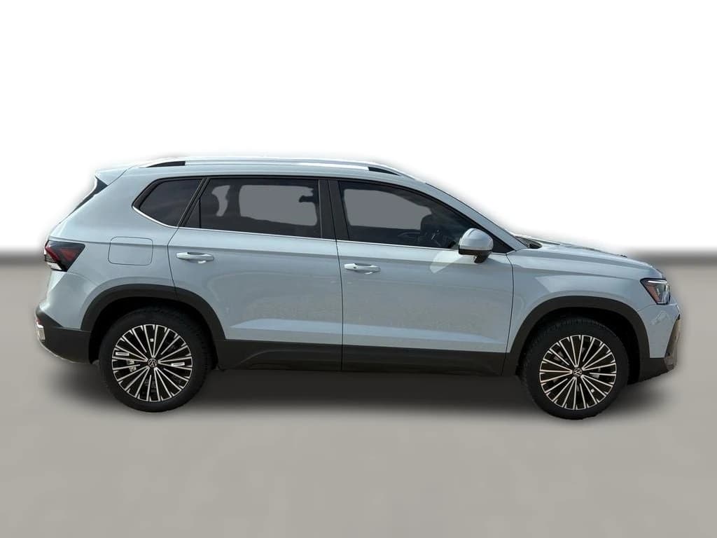 Volkswagen Taos SE FWD 2025 — side view