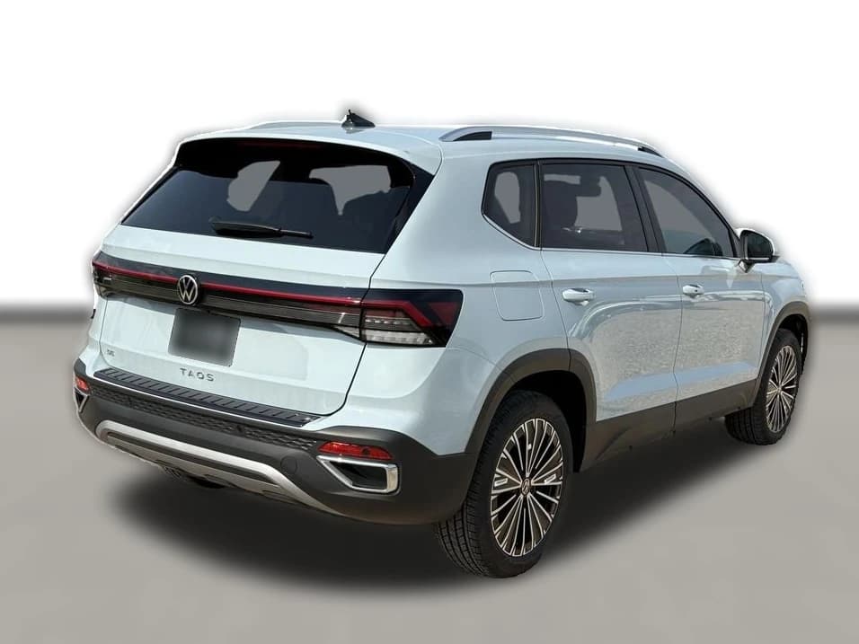 Volkswagen Taos SE FWD 2025 — side view