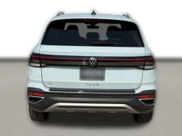 Volkswagen Taos SE FWD 2025 — side view