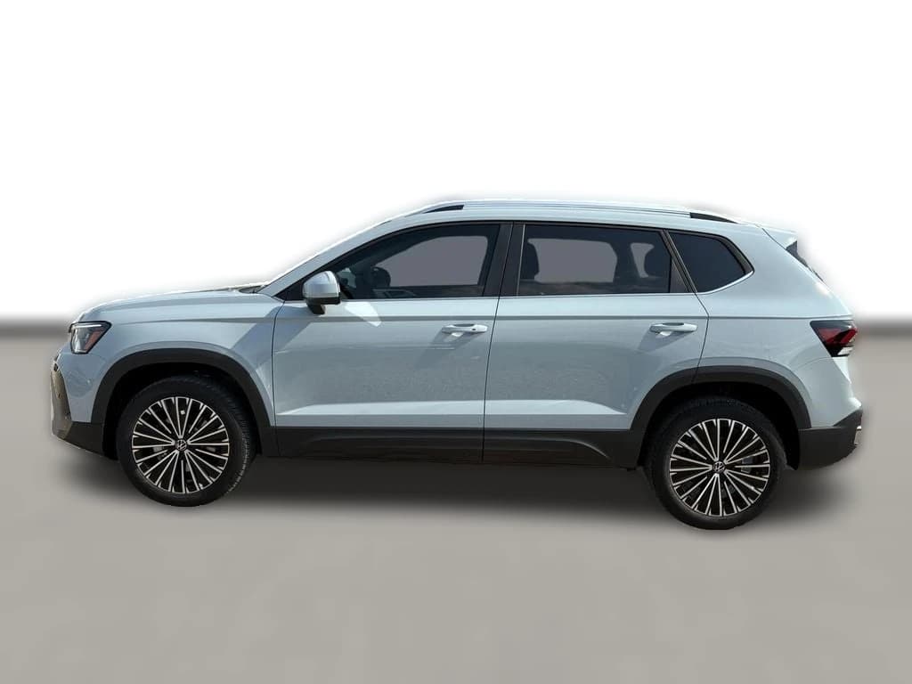 Volkswagen Taos SE FWD 2025 — side view