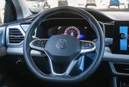 Volkswagen Taos SE FWD 2025 — side view