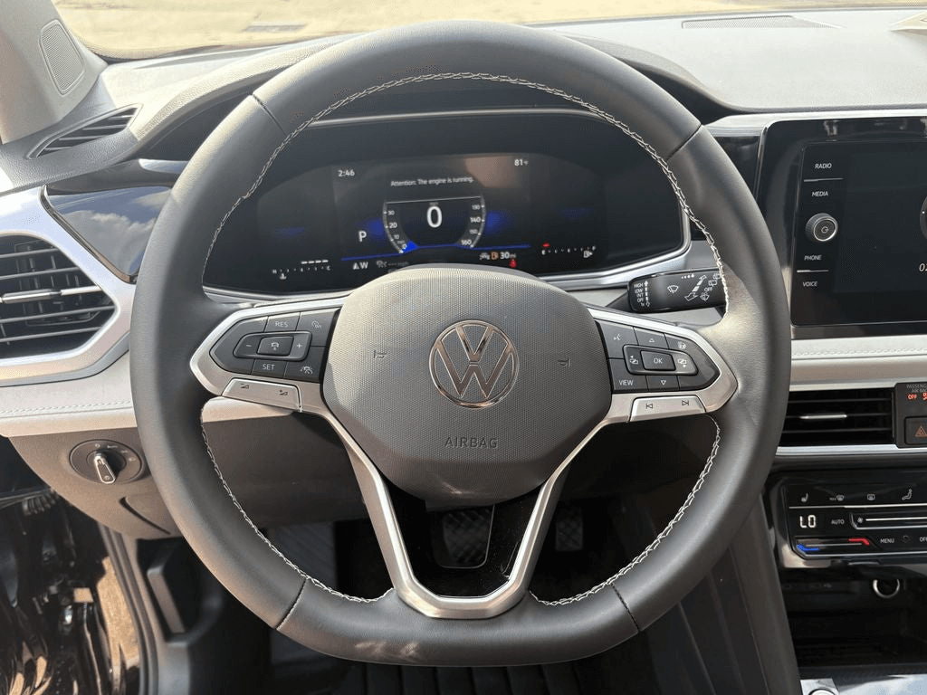 Volkswagen Taos SE FWD 2026 — side view