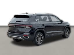 Volkswagen Taos SE FWD 2025 — side view