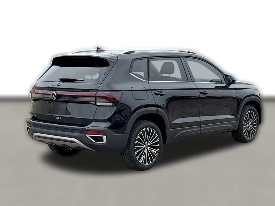 Volkswagen Taos SE FWD 2025 — side view