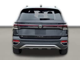 Volkswagen Taos SE FWD 2025 — side view