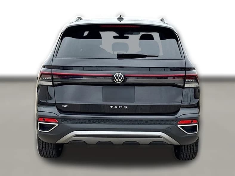 Volkswagen Taos SE FWD 2025 — side view