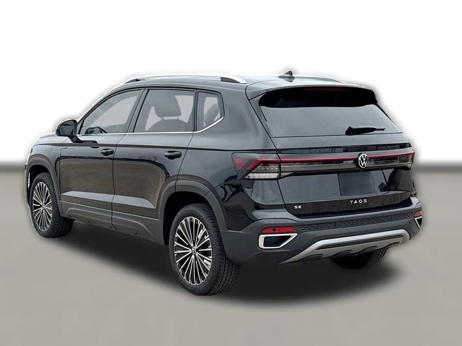 Volkswagen Taos SE FWD 2025 — side view