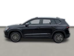Volkswagen Taos SE FWD 2025 — side view