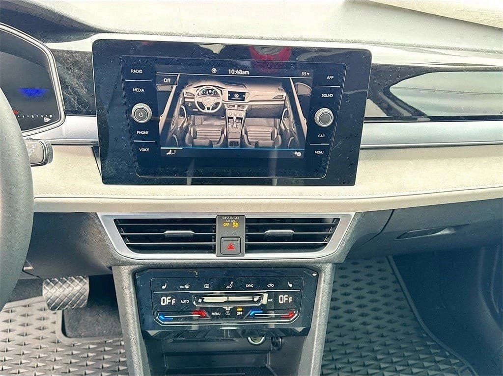 Volkswagen Taos SE FWD 2025 — side view