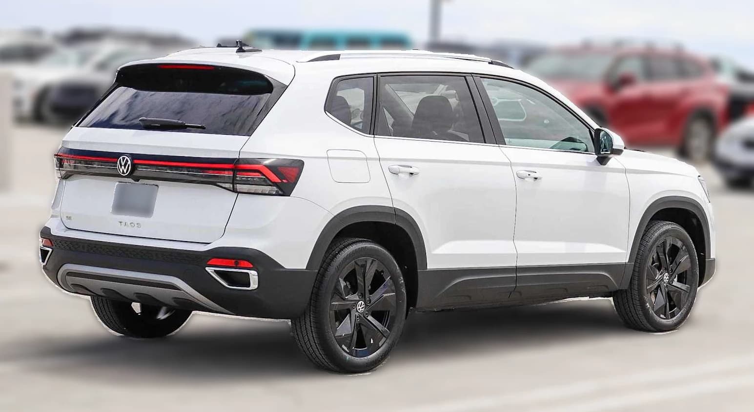 Volkswagen Taos SE FWD 2025 — side view