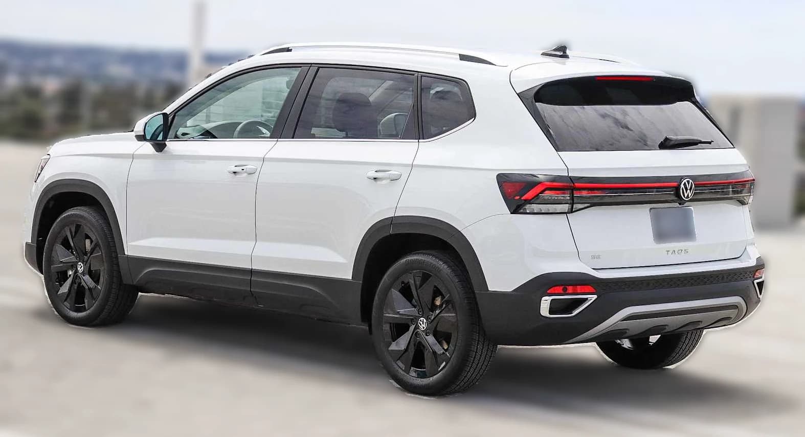 Volkswagen Taos SE FWD 2025 — side view
