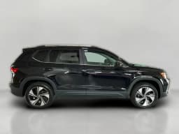 Volkswagen Taos SE 4MOTION 2026 — side view