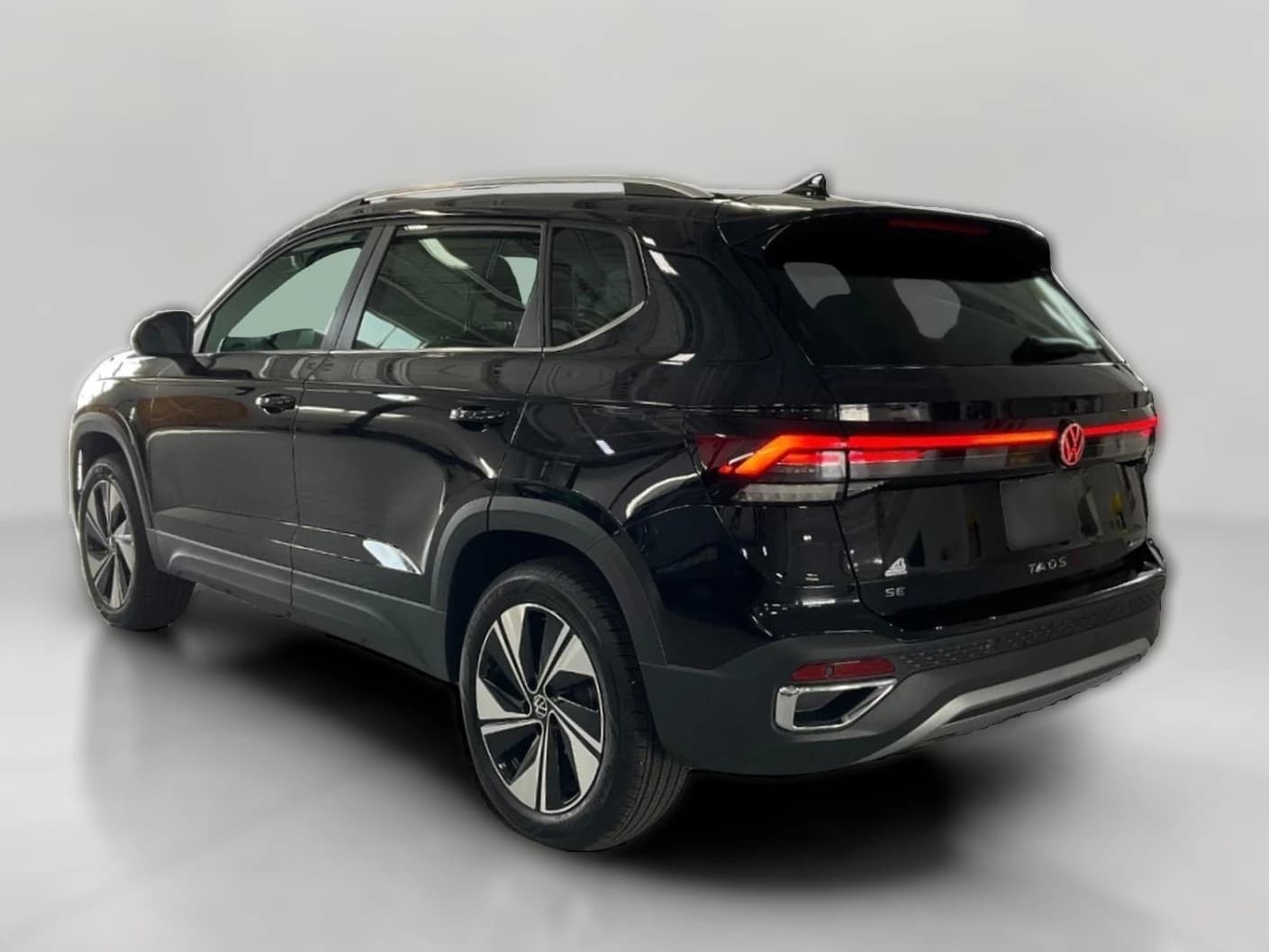 Volkswagen Taos SE 4MOTION 2026 — side view