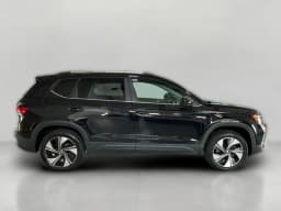 Volkswagen Taos SE 4MOTION 2026 — side view