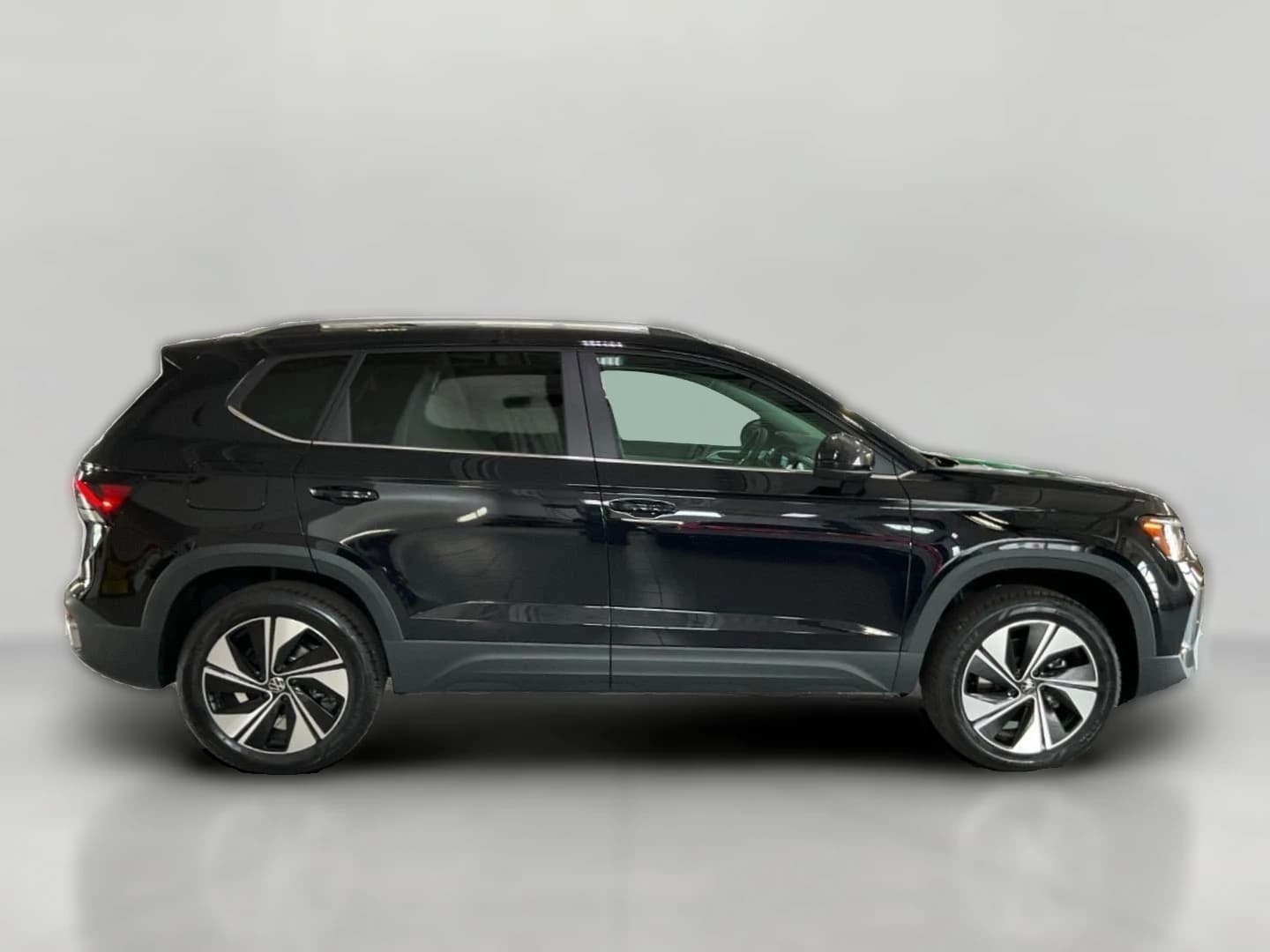 Volkswagen Taos SE 4MOTION 2026 — side view
