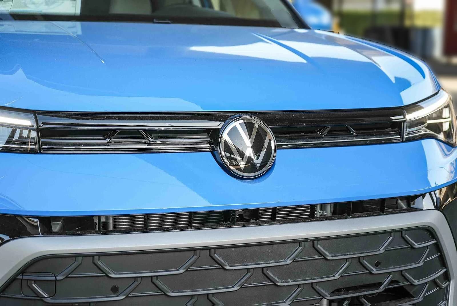 Volkswagen Taos SE 4MOTION 2026 — side view